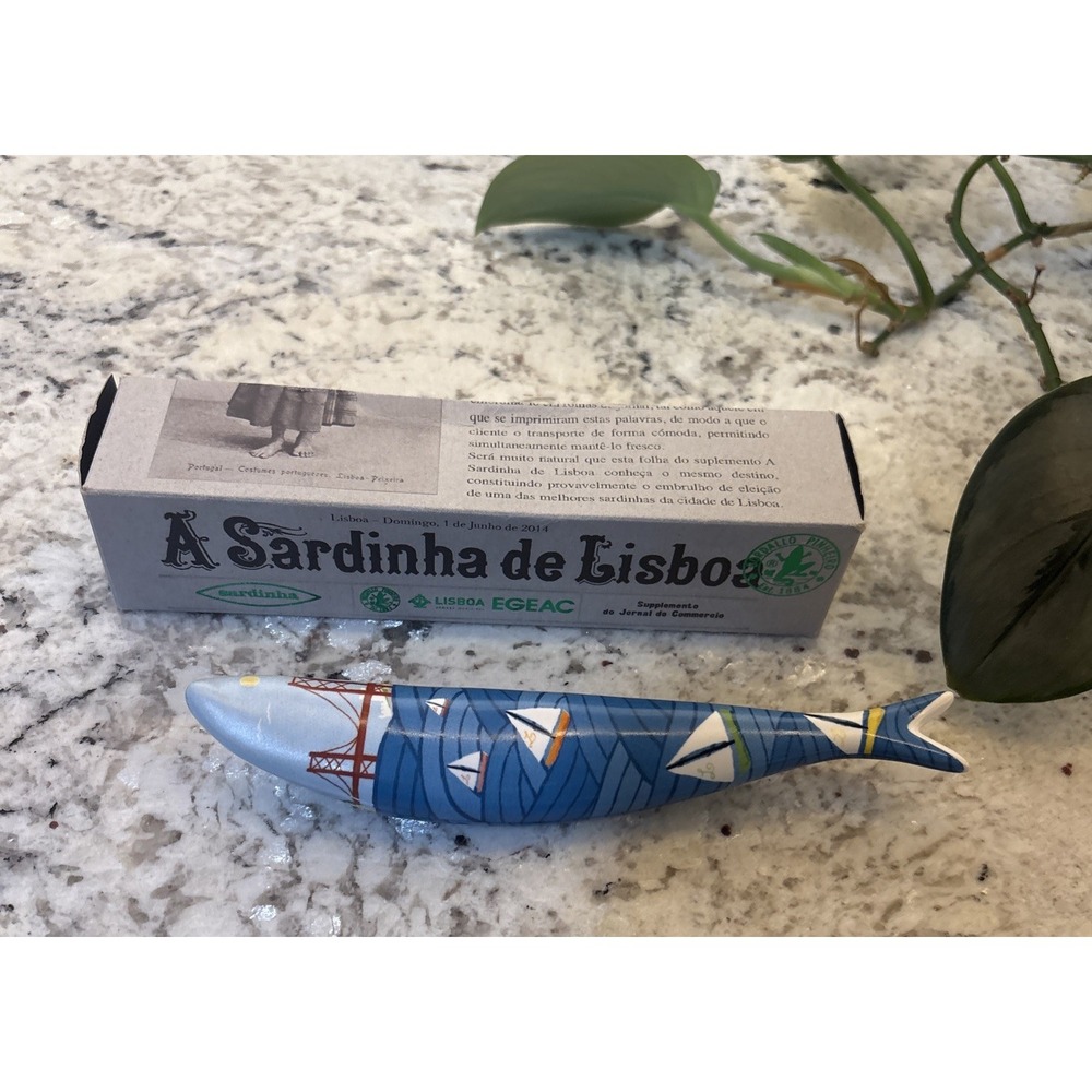 A sardinha de lisboa Ceramic Decorative Collectible Sardine Sailboat Fish Bridge